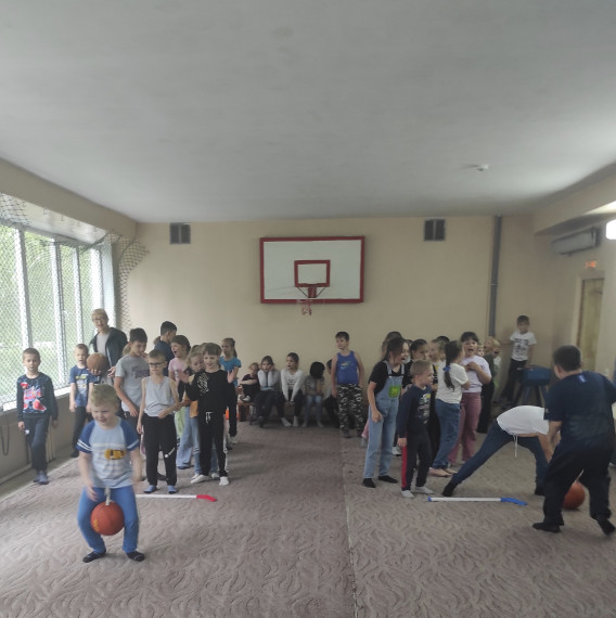 В пришкольном лагере «Тополёк» прошла большая командная игра «Физкульт-Ура!».